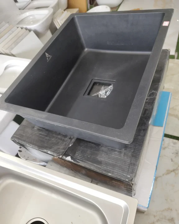 Kitchen sinks at Shri Tiles